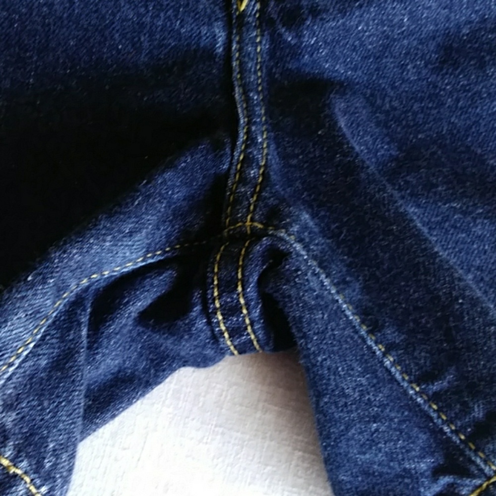 Tommy Hilfiger jean shorts Size 3 - Picture 5 of 8